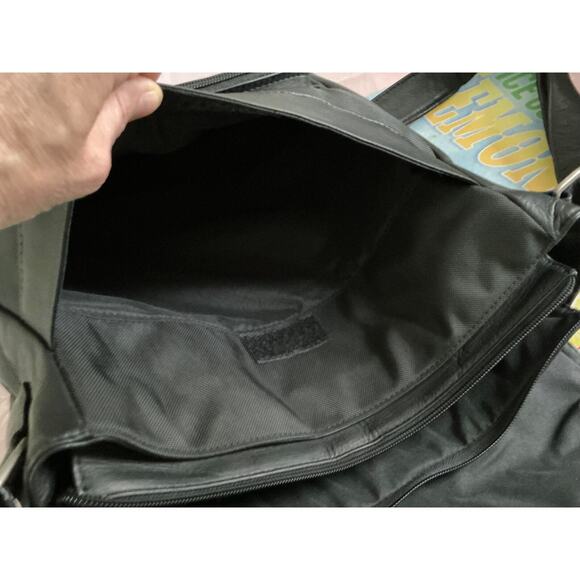 Le Donne Leather Simple Flap Over Crossbody Bag Black - Picture 8 of 16